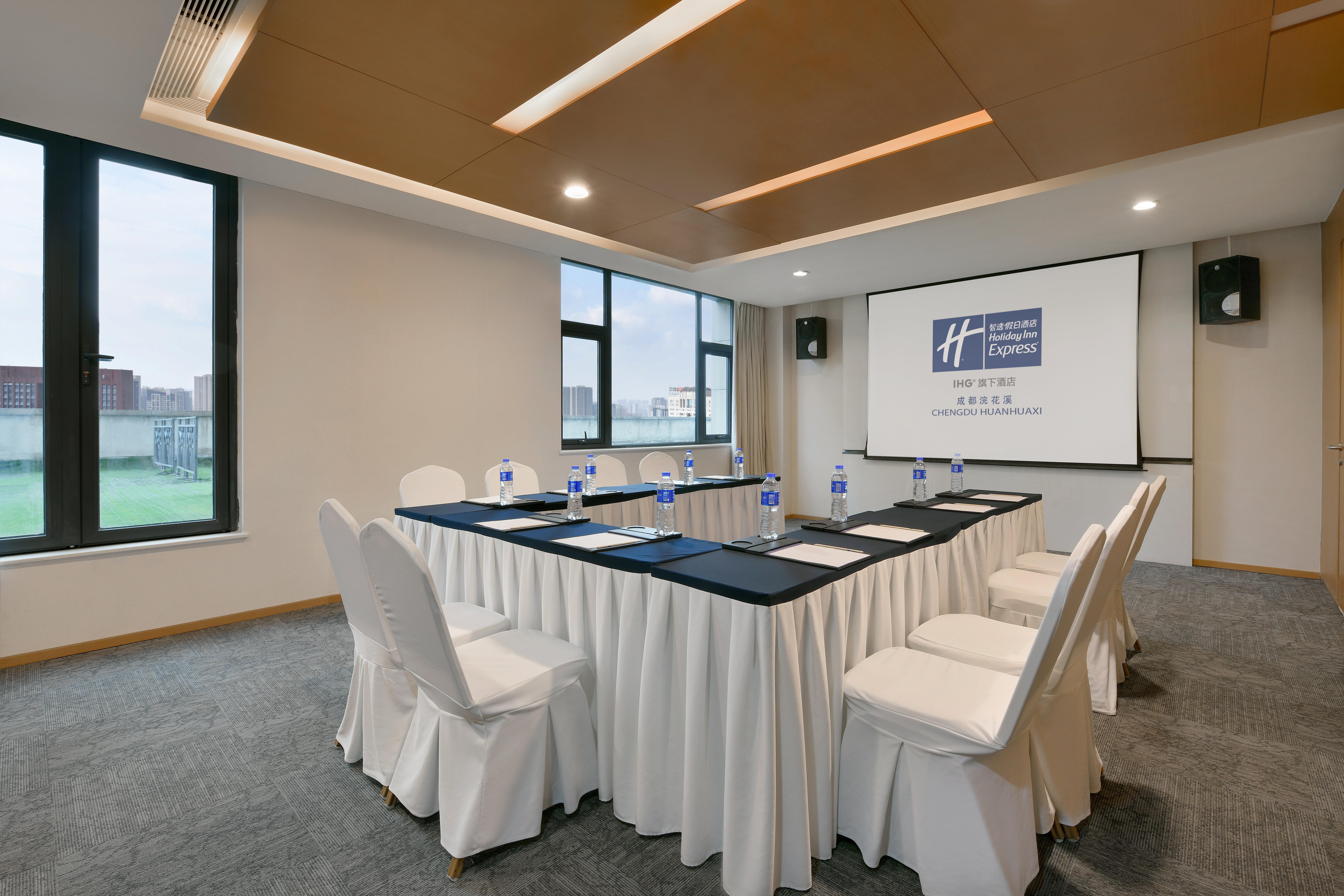 Holiday Inn Express Chengdu Huanhuaxi By Ihg-Near Jinsha Site Musem,Near Wuhou Temple Museum,Welcome Drinks,Free Gym,Free Self-Service Laundry Kültér fotó